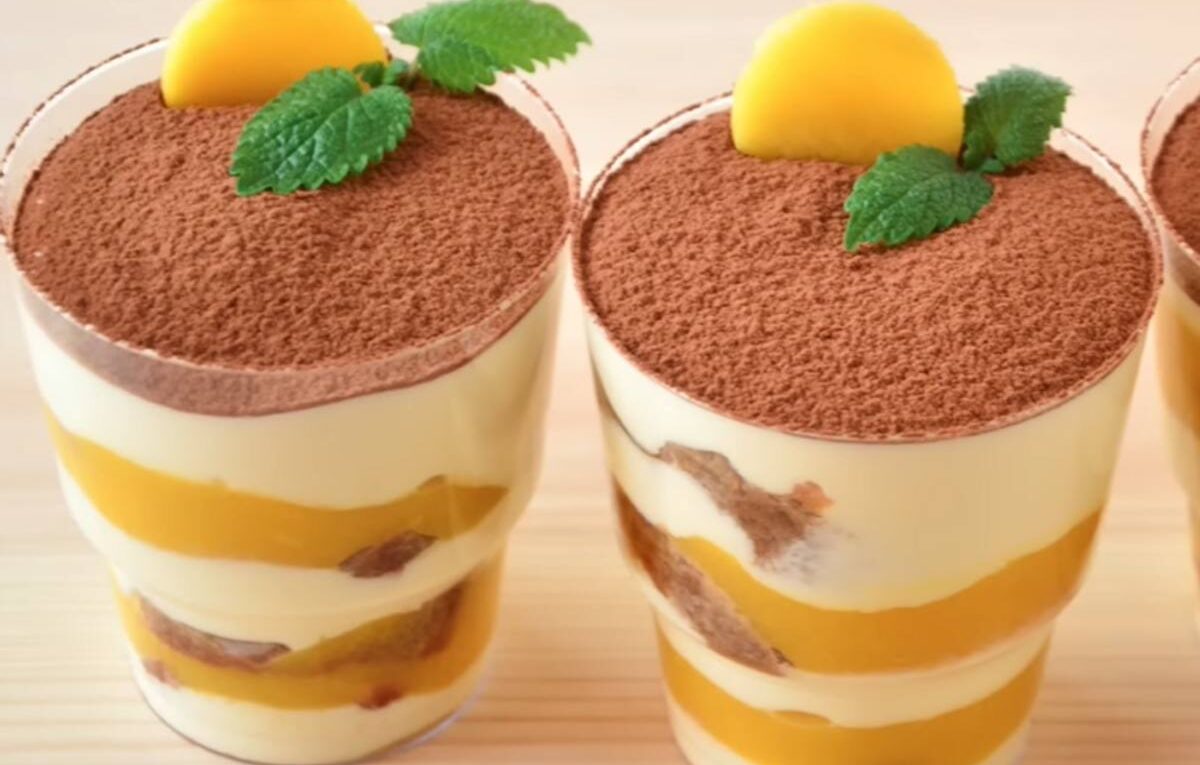 tiramisu z mango w szklance