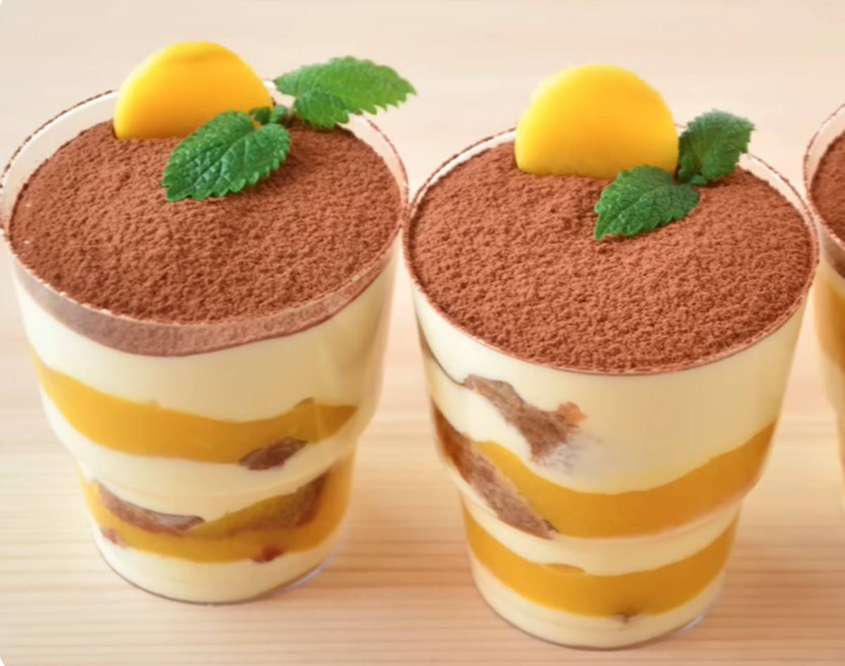 tiramisu z mango w szklance