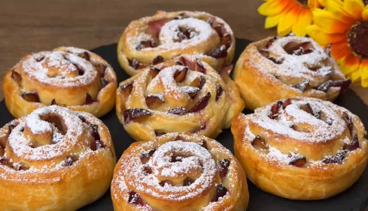 ciasto francuskie ze śliwkami