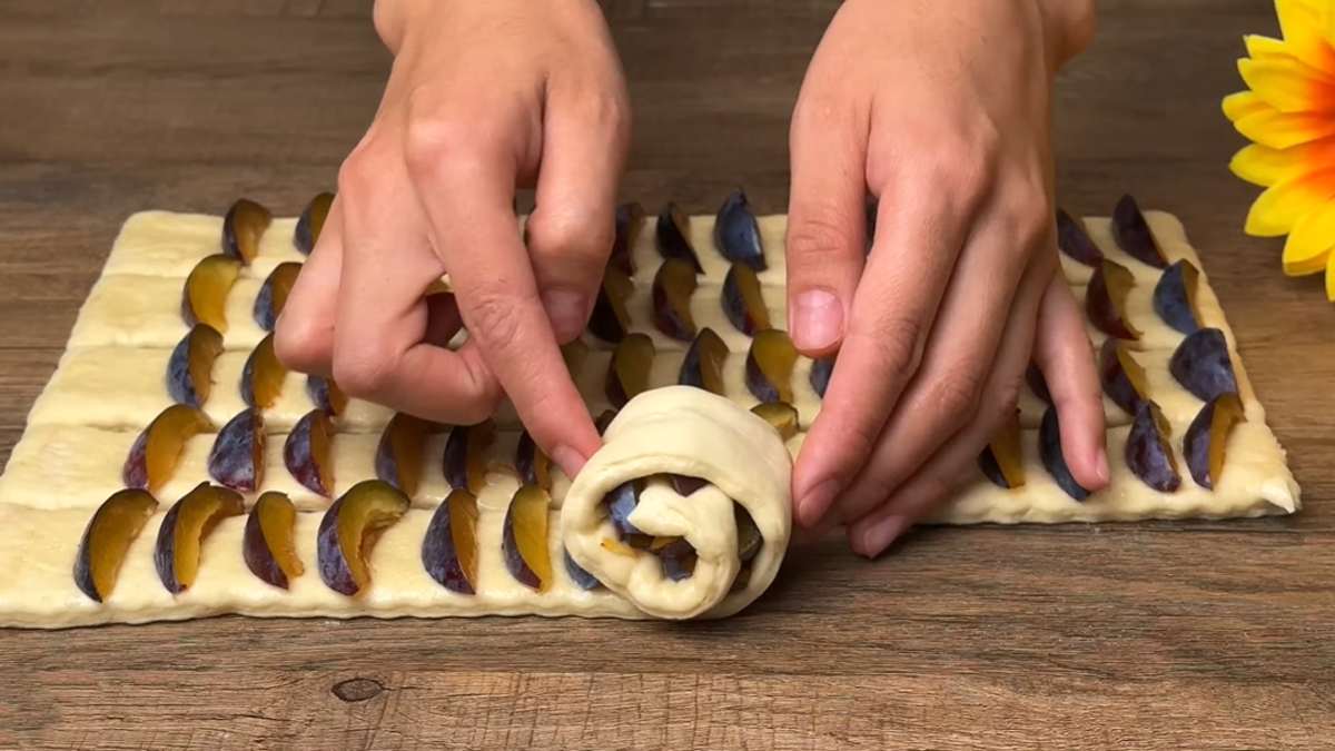 ciasto francuskie ze śliwkami