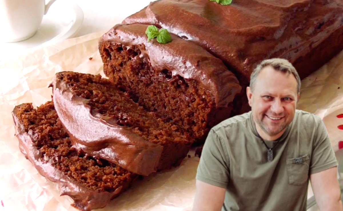 Tomasz Strzelczyk i ciasto czekoladowe