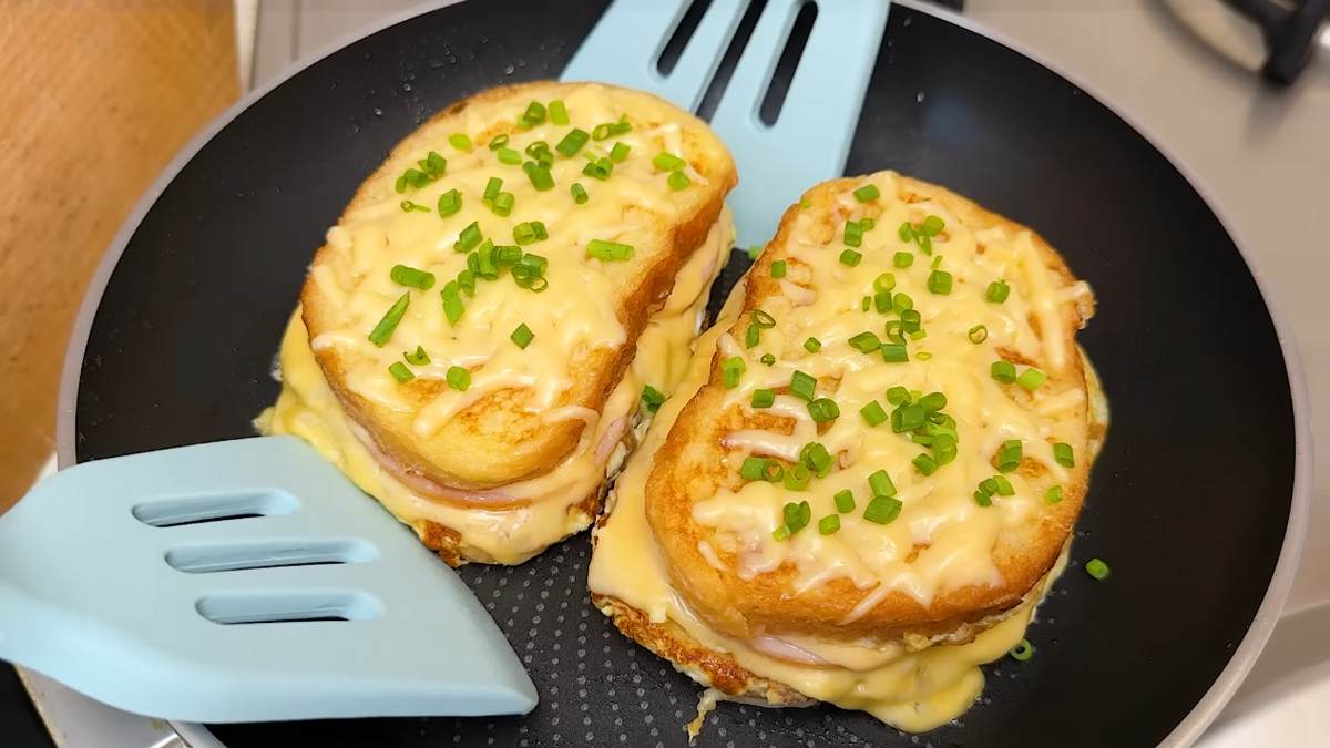 chleb w jajku z serem