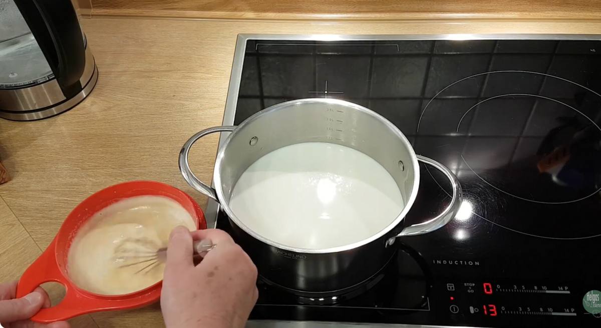 przyrządzanie kremu budyniowego do ciasta Bananowa krówka