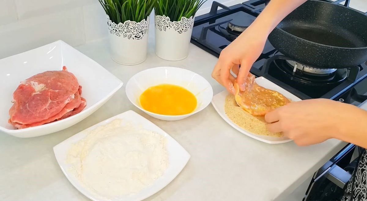 panierowanie kotletów