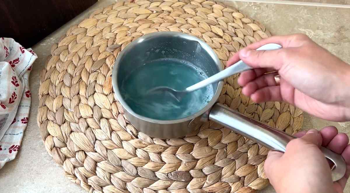 przyrządzanie niebieskiej galaretki