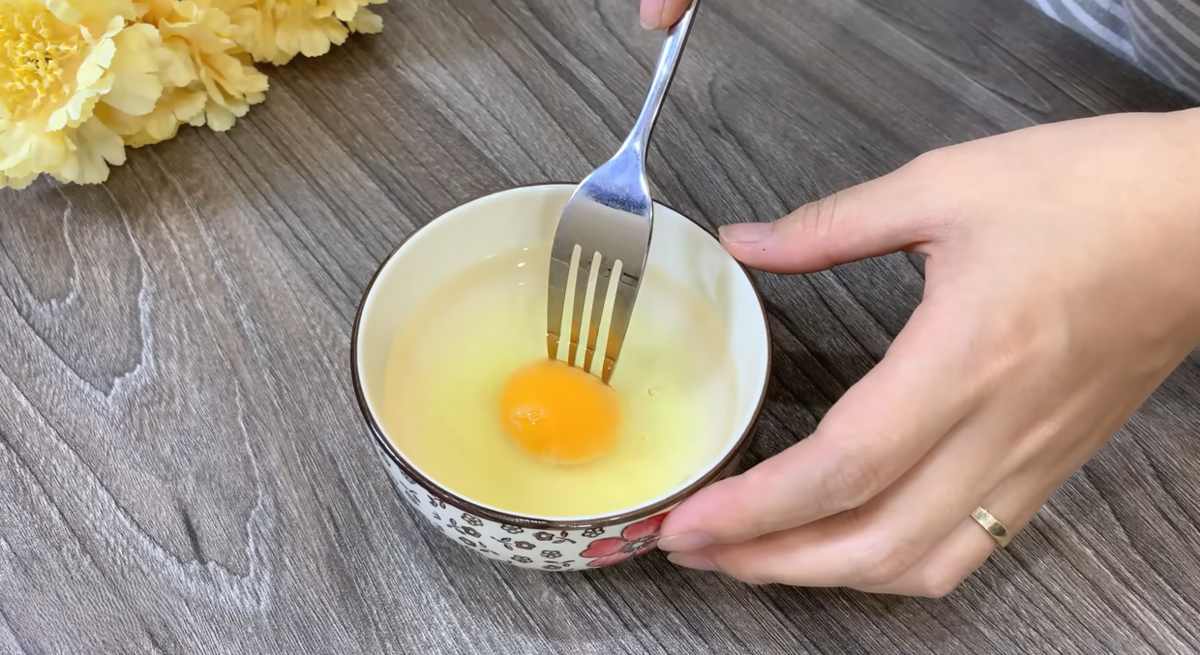 przyrządzanie jajka sadzonego