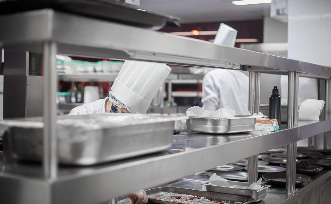 Na co zwrócić uwagę przy wyborze dostawcy sprzętu i wyposażenia gastronomicznego?
